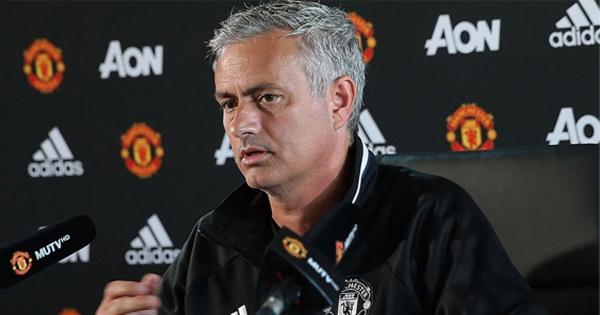 Mourinho tiết lộ bí mật chuyển nhượng của M.U