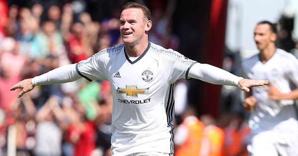 Cựu sao M.U chê Rooney chậm chạp và dứt điểm kém