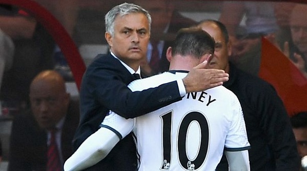 Tin bóng đá Anh 18/8: Mourinho chia tay tiền đạo, M.U vô địch về khoản trả lương