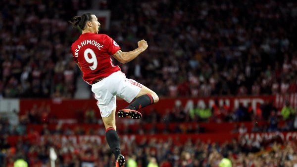 VIDEO: Màn trình chiến chói sáng của Ibrahimovic ở trận ra mắt Old Trafford