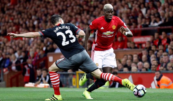 Màn trình diễn đẳng cấp của bom tấn Pogba ở trận ra mắt Man Utd