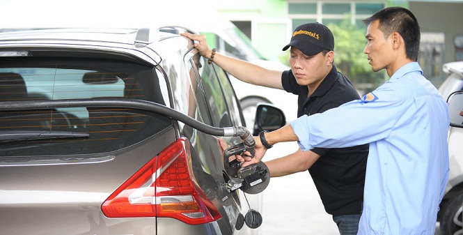 Kinh nghiệm xe cộ - Những điều cần biết khi đổ xăng
