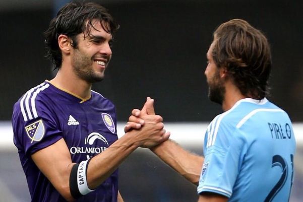 VIDEO: Kaka lập cú đúp đánh bại đội bóng của Pirlo, Lampard
