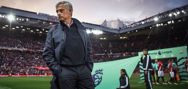 Mourinho lập kỉ lục chưa HLV nào làm được trong 138 năm lịch sử MU