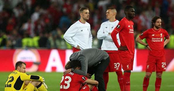 Vì 'sao' MU, Liverpool bị chính nhà tài trợ của mình ‘đá đểu’