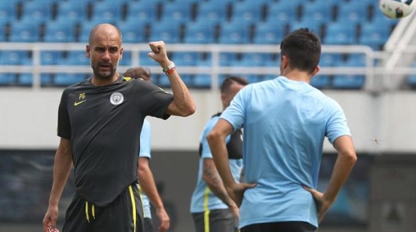 Thầy trò Pep nói gì trước trận derby Manchester?