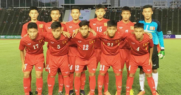 Sân tập quá xa, U16 Việt Nam phải ra bãi biển ’luyện công’