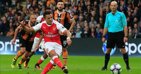 HLV Wenger không hiểu sao Sanchez lại đá penalty