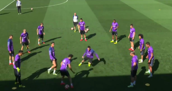 VIDEO: Enzo Zidane trổ tài lừa bóng trước Ronaldo trong bài đá ma