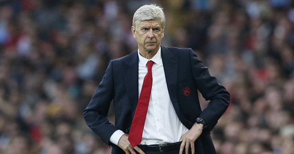 Arsenal mất trụ cột đến hết năm 2016