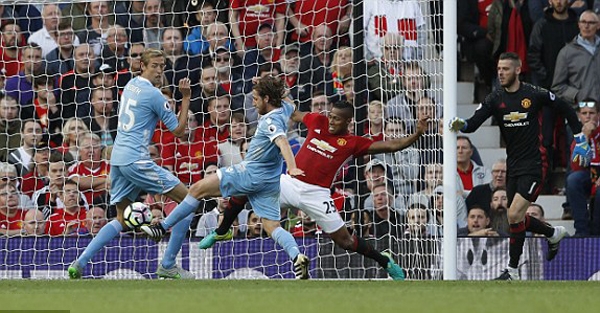 De Gea mắc sai lầm, MU đánh rơi 3 điểm đáng tiếc