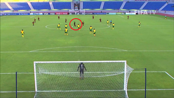 VIDEO: Tuyển thủ nữ Venezuela ghi bàn từ giữa sân tại U17 World Cup 2016