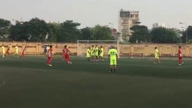 VIDEO: Tuấn Hưng lập siêu phẩm đá phạt mừng sinh nhật tuổi 38
