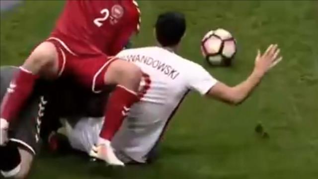 VIDEO: Pha kiến tạo 'độc đáo' của Lewandowski cho Ba Lan