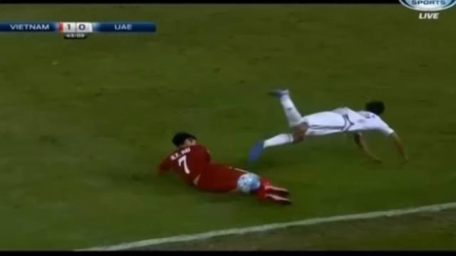VIDEO: Phong cách đá rắn của U19 Việt Nam trước U19 UAE