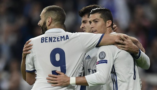 Dứt điểm vô duyên, Ronaldo lỡ hẹn với cột mốc lịch sử ở Champions League