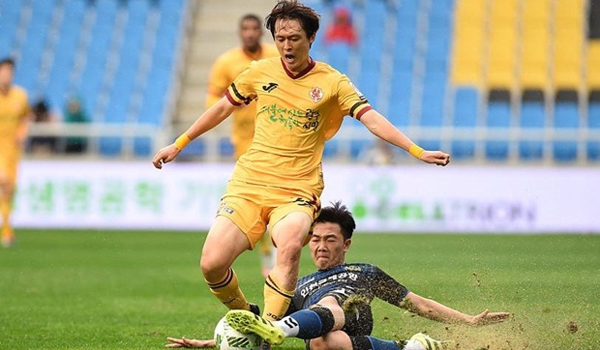 Xuân Trường dính chấn thương sau trận gặp Gwangju