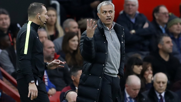 Chuyển nhượng tối 31/10: CĐV MU đối xử với Mourinho như với Moyes