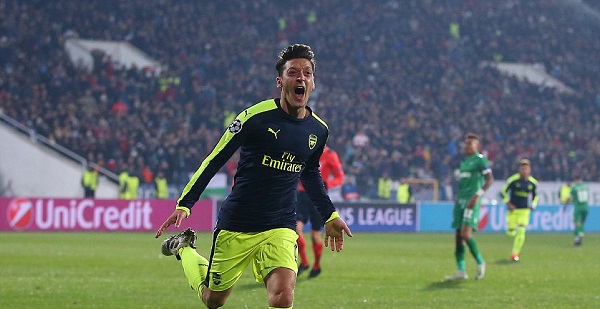 Ozil tỏa sáng, Arsenal nhọc nhằn đánh bại Ludogorets