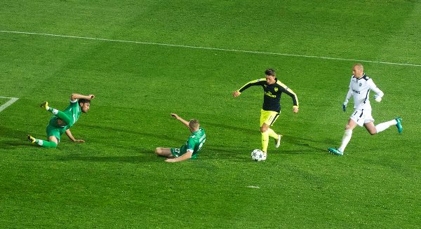 Tuyệt phẩm Ozil khiến Wenger và fan mê mẩn