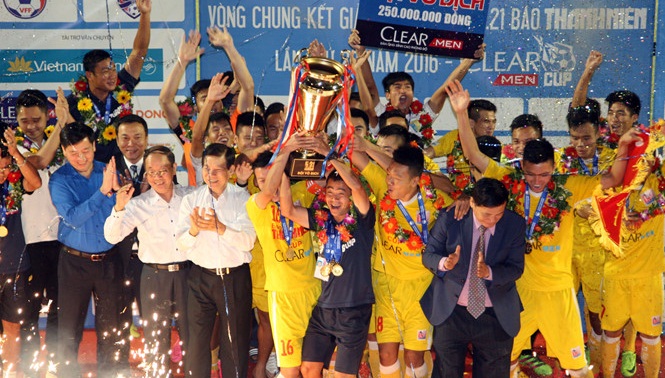 Tiếp tục vô địch, HLV Phạm Minh Đức mượn câu nói nổi tiếng của Sir Alex