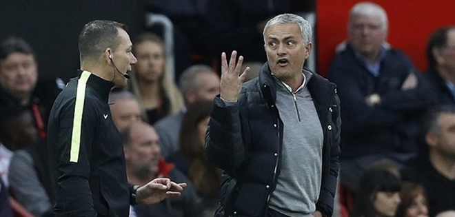 FA chính thức ra án phạt với Mourinho: Man Utd mừng rơn!