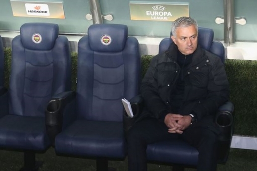 11 thống kê cho thấy Mourinho đang bất lực với M.U