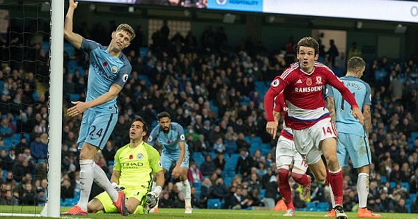 Man City mất điểm trong những phút bù giờ nghiệt ngã