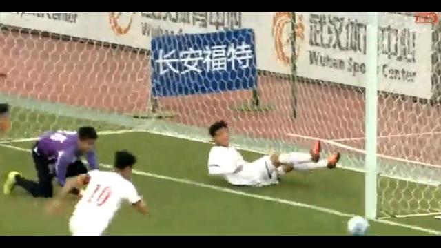 VIDEO: Lâm Ti Phông cứu thua trên vạch vôi cho U22 Việt Nam