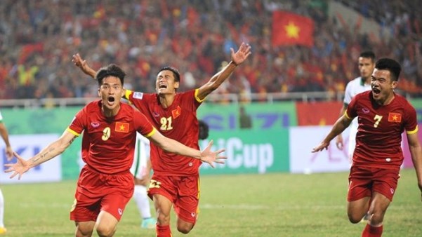 VIDEO: Công Vinh được AFF chọn làm biểu tượng của ĐTVN tại AFF Cup 2016