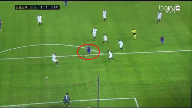 VIDEO: Pha solo cực chất của Messi giữa vòng vây cầu thủ Sevilla