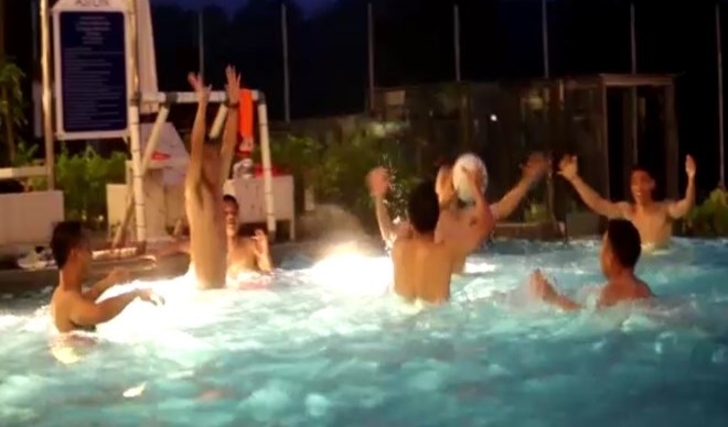 VIDEO: Tuyển Việt Nam thư giãn sau hàng loạt sự cố trên máy bay