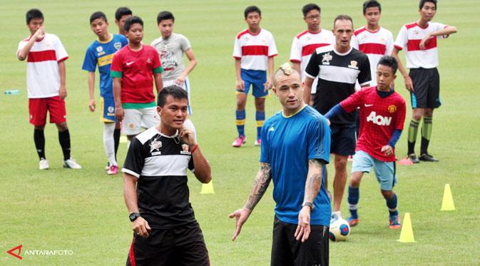 VIDEO: Nainggolan gửi lời chúc Indonesia giành chiến thắng trước Thái Lan