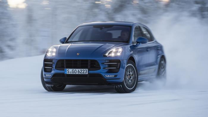 Cầm lái Porsche Macan Turbo được 'tẩy não'
