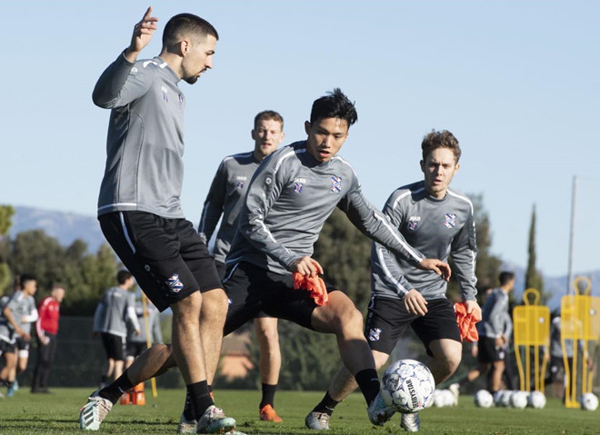 Văn Hậu lại 'ghi điểm' trong mắt BHL Heerenveen