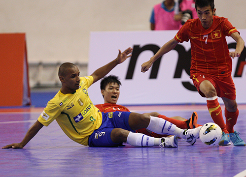 VIDEO: Trận thắng để đời của Việt Nam trước futsal Brazil