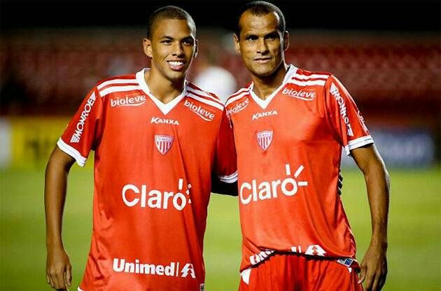 Con trai Rivaldo chê giải VĐQG Việt Nam không bằng Thái Lan