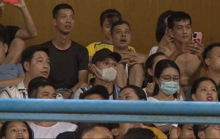 VIDEO: Hai CĐV đặc biệt của SLNA trên sân Hàng Đẫy