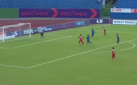 VIDEO: Tuấn Anh nỗ lực giúp Văn Toàn mở tỷ số cho HAGL