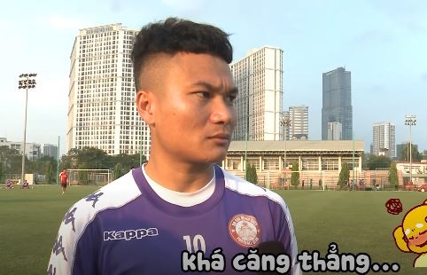VIDEO: Ngộ nghĩnh cảnh cặp đôi Messi-Ronaldo Việt trêu đùa trên sân tập VFF