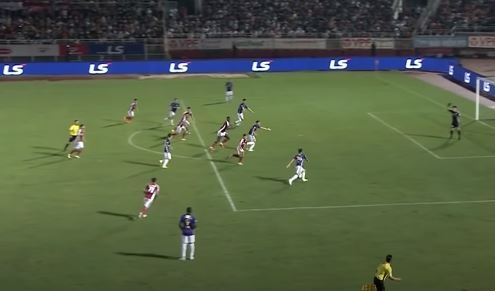 VIDEO: Những bàn thắng như được lập trình sẵn sau 11 vòng đầu tiên