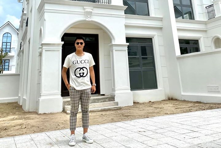 Mạc Hồng Quân bất ngờ khoe biệt thự trị giá hơn 10 tỷ đồng
