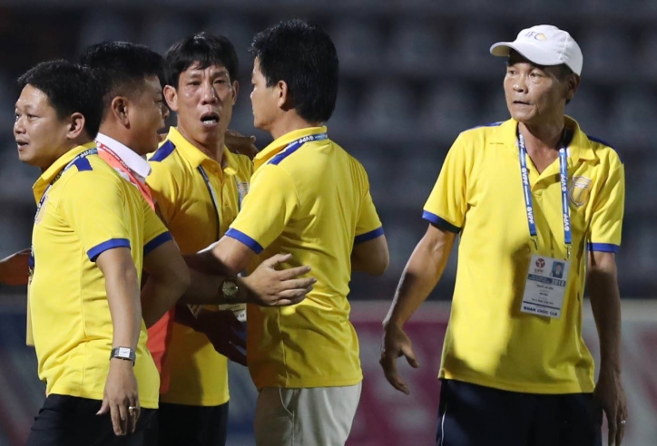 HLV Nam Định: 'Ông Dương Văn Hiền phát biểu đến trẻ con cũng không nghe được'