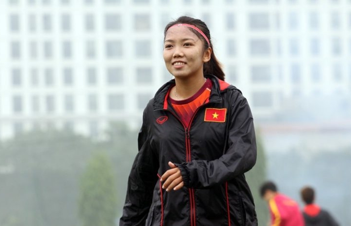 VIDEO: Chàng trai 'cực phẩm' xuất hiện trong buổi tập của tuyển nữ Việt Nam