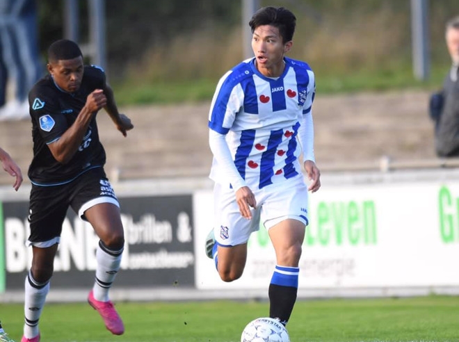 Heerenveen tiếp tục chia tay hậu vệ trụ cột, Văn Hậu sáng cửa ở lại