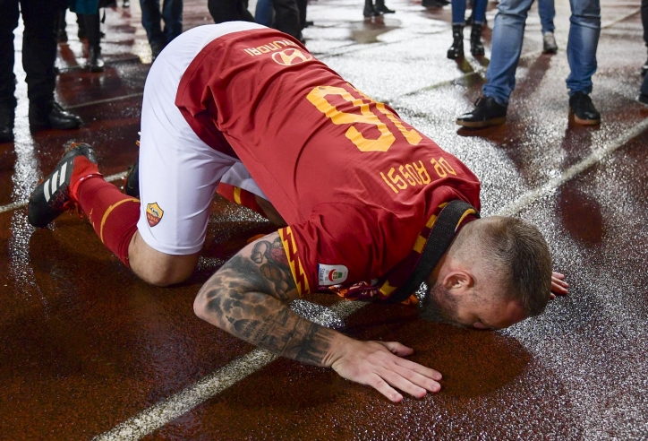 De Rossi chia tay AS Roma: Nước mắt, tình yêu và lòng tự hào