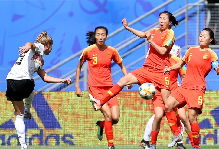 Đôi công hấp dẫn, Đức đánh bại Trung Quốc với tỷ số sát nút