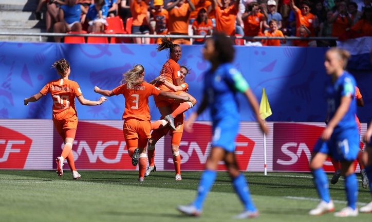 Hà Lan đả bại Italia để giành vé vào bán kết World Cup
