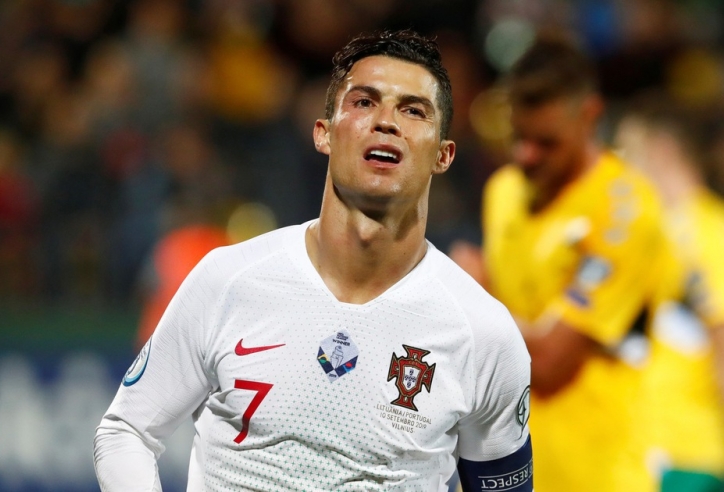 Ronaldo lập poker giúp Bồ Đào Nha đại thắng 