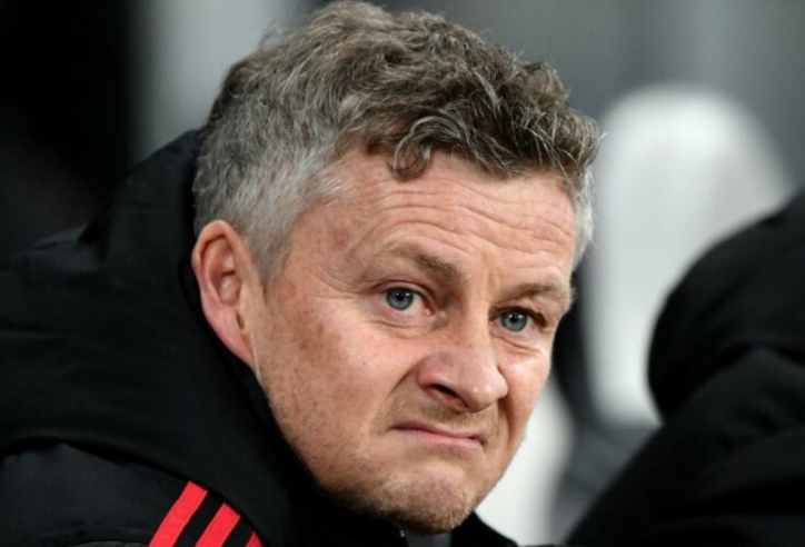 Ảnh chế MU: Cầm hòa 'đại gia' Rochdale, 'save Solskjaer'